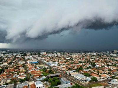 Defesa Civil de Campo Grande emite alerta amarelo para tempestades com ventos fortes
