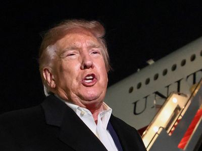 Trump aprova ida de Flávio Bolsonaro aos EUA e critica eleição brasileira