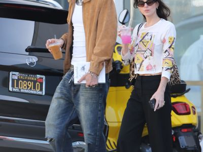 Dakota Johnson e Machine Gun Kelly são fotografados juntos em Los Angeles
