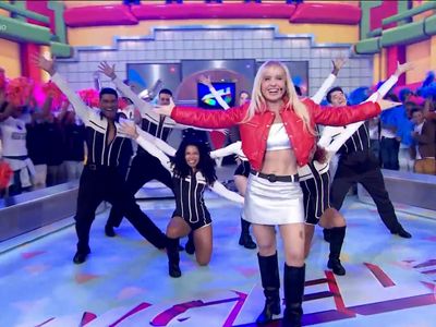 Angélica revive Angel Mix no Domingão e emociona a web com Uni Duni Te
