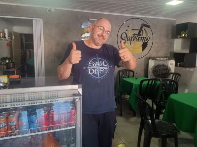 Restaurante em Goiânia lota após vídeo de influenciador viralizar história de dívida