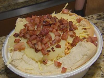 Lanchonete de Jundiaí serve cachorro-quente desconstruído em marmita com talheres