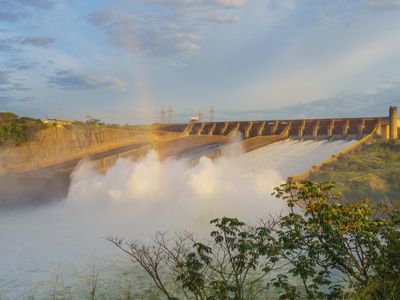Itaipu abre vertedouro pela terceira vez em 2024 por causa de chuvas