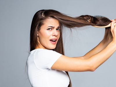 Entenda por que seu cabelo quebra e como fortalecer os fios