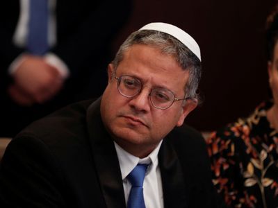 Ministro de Israel defende morte de dezenas em Gaza