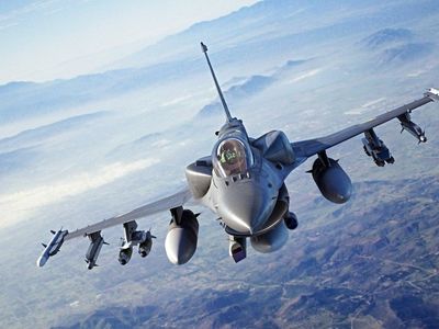Caças F-16 interceptam avião em área restrita onde Trump estava nos EUA