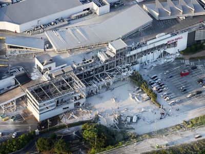 Resgate no Japão entra no segundo dia após colapso de shopping em Kumamoto