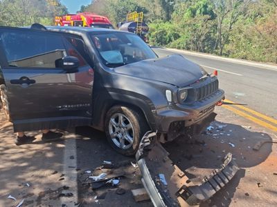 Oito feridos em batida entre caminhão e três carros na BR-153 em Goiás