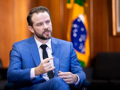 Juros altos sufocam microempresas em Goiânia, diz ministro Dario Durigan