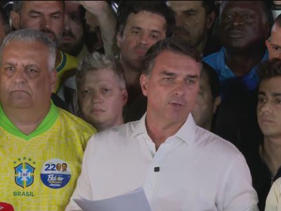 Flávio Bolsonaro questiona resultado das urnas e PL reconhece vitória de Lula horas depois