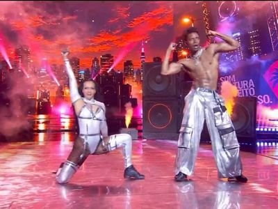 Breno Ferreira tira a camisa e faz batedeira no Dança dos Famosos ao som de Pedro Sampaio