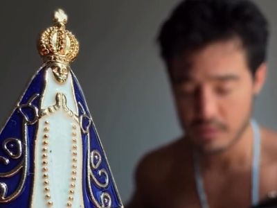 Tiago Iorc homenageia Nossa Senhora Aparecida com versão de 'Romaria' nas redes sociais