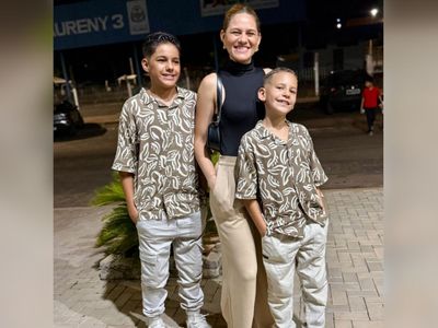 Mãe reencontra filhos após quatro anos na Espanha e vídeo viraliza