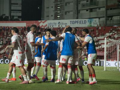 Vila Nova lidera Série B e tem 69,8% de chance de acesso direto