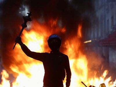 Protestos na França reúnem 500 mil e levam cidades a decretar toque de recolher