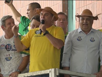 Flávio Bolsonaro cumpre agenda de campanha em Maceió