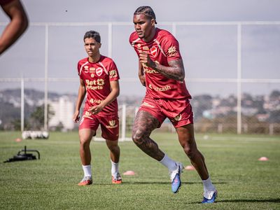 Vila Nova segue sem sofrer gol e defesa se firma como trunfo para acesso à Série A
