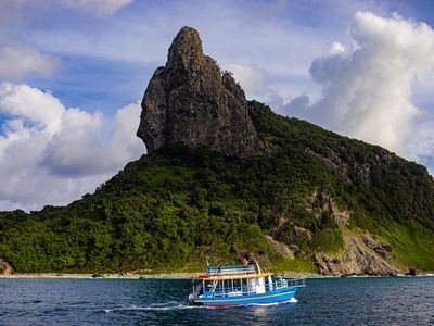 Chuva causa atrasos em Fernando de Noronha