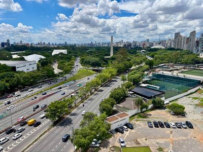 Falha Elétrica Paralisa Monotrilho em SP