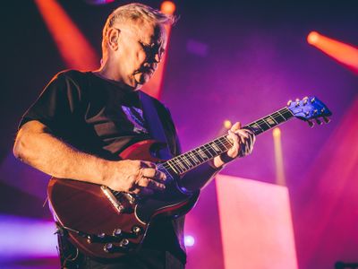 New Order anuncia show único no Brasil em novembro de 2026