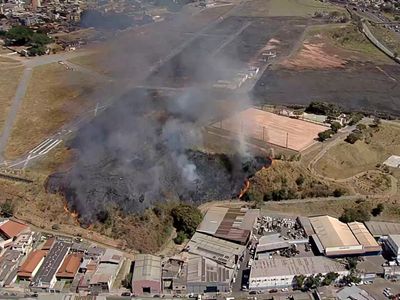 Umidade cai a 15% em BH e bombeiros combatem 142 focos de incêndio em 24 horas