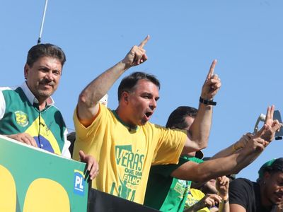 Flávio Bolsonaro confirma ida a debate da Globo e mira confronto com Lula em Goiânia