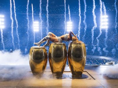Karol G inclui funk em shows e mira quebrar barreiras no Brasil